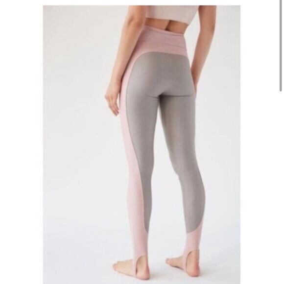 Out From Under Urban Outfitters pink and taupe stirrup leggings, size medium - Picture 3 of 14